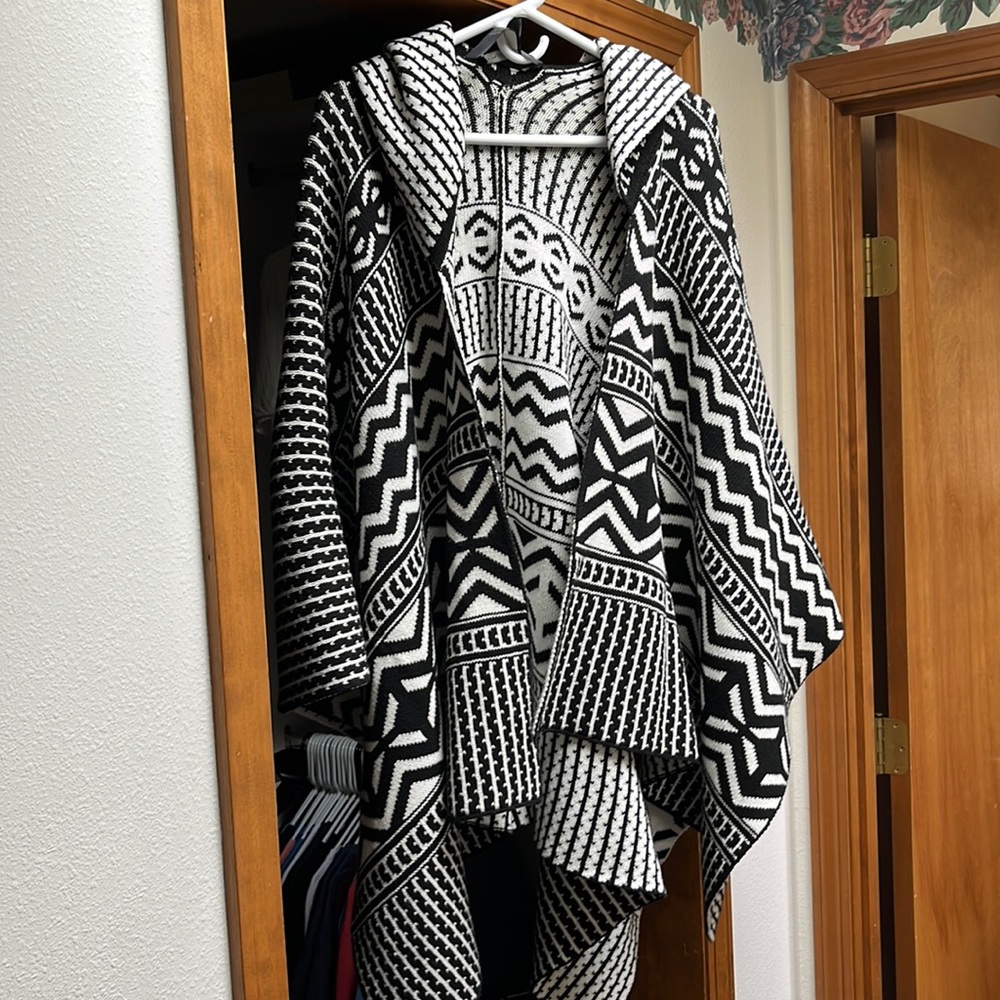 Small WhiteHouse BlackMarket sweater poncho